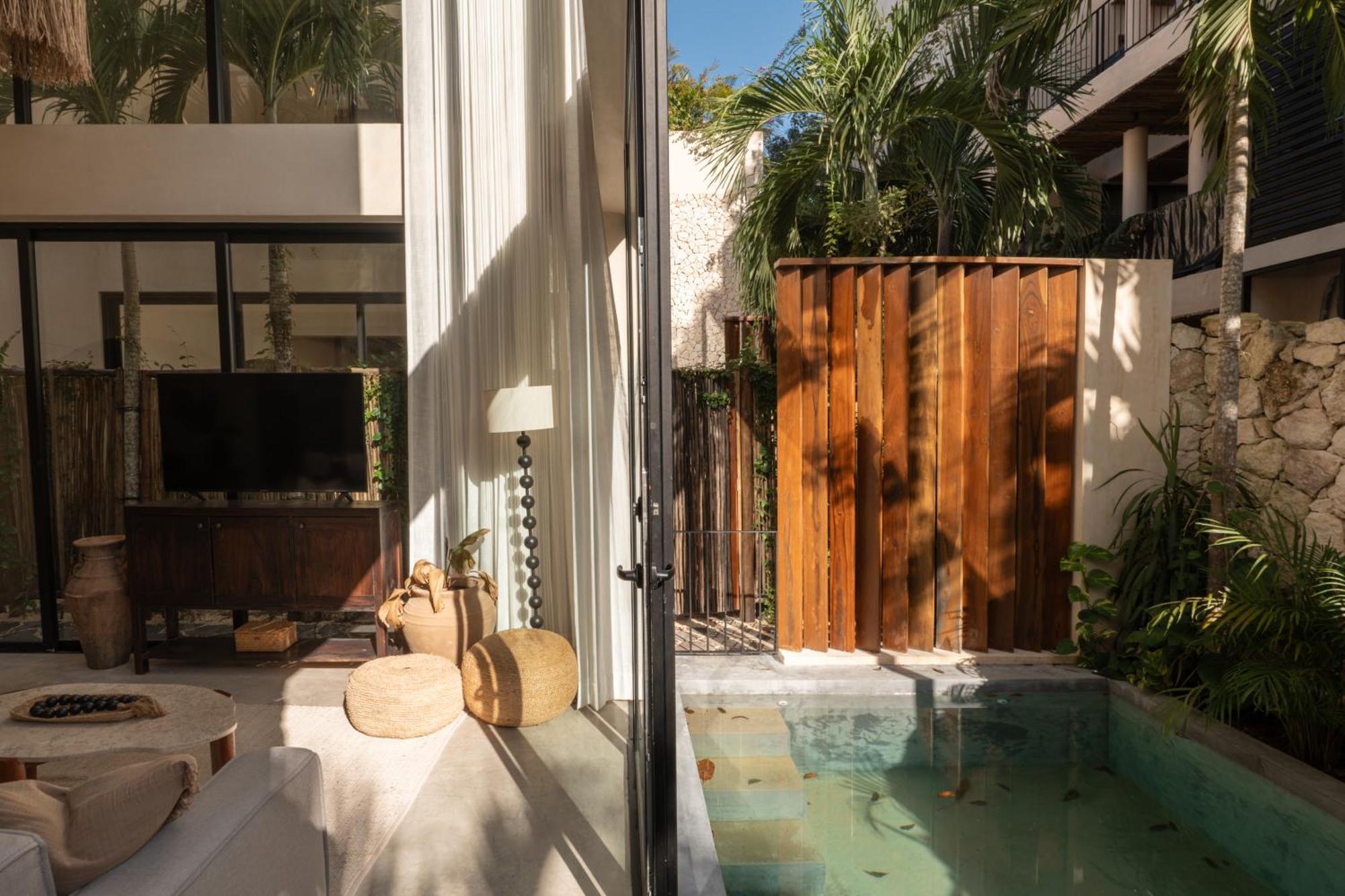 Luxe 3-br With Dual Private Pools Villa *