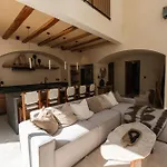 Luxe 3-Br Villa With Dual Private Pools