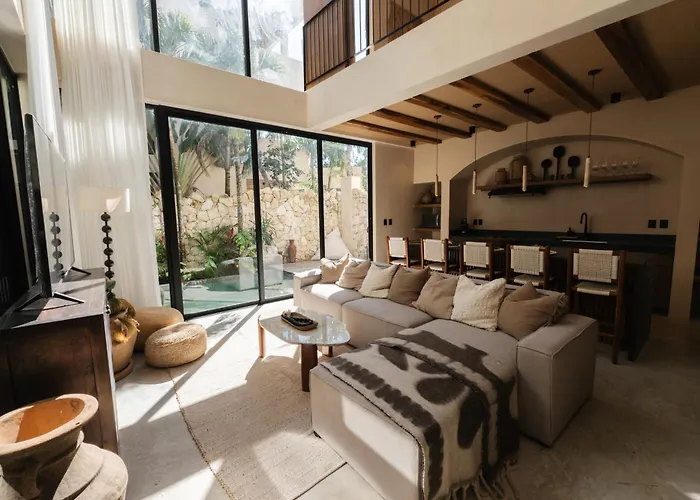 Luxe 3-Br Villa With Dual Private Pools