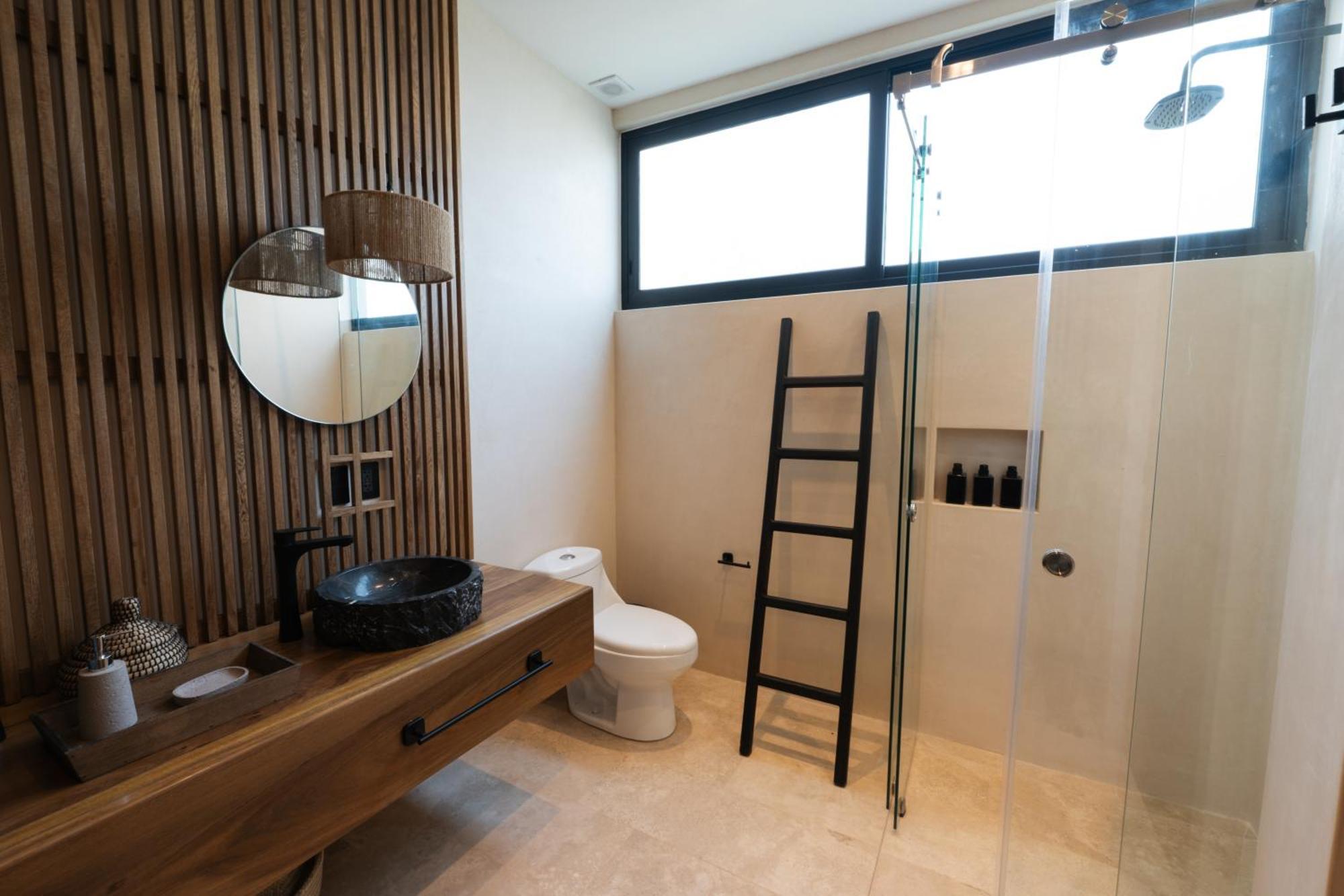 Luxe 3-br With Dual Private Pools