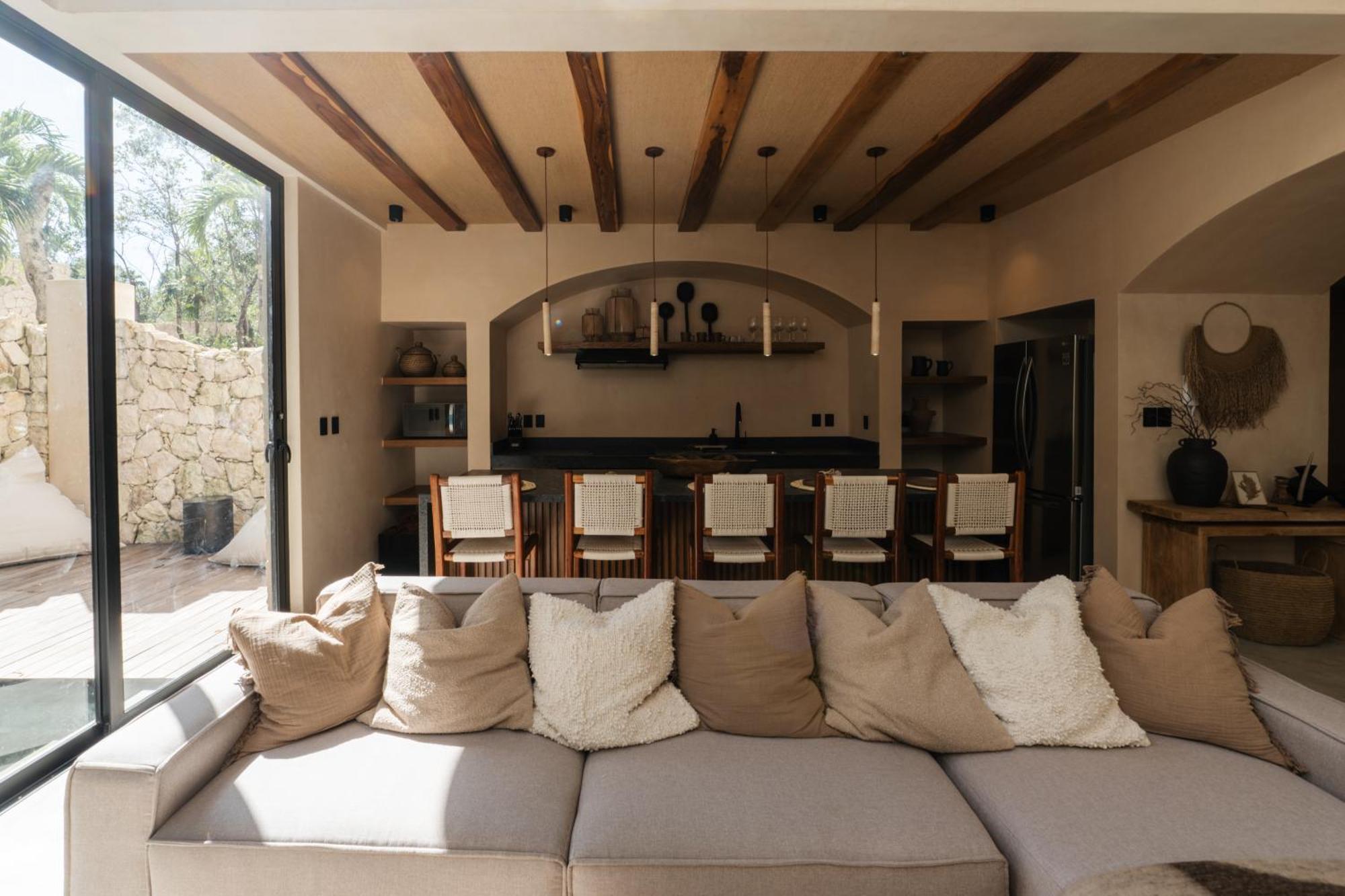 Luxe 3-br With Dual Private Pools *