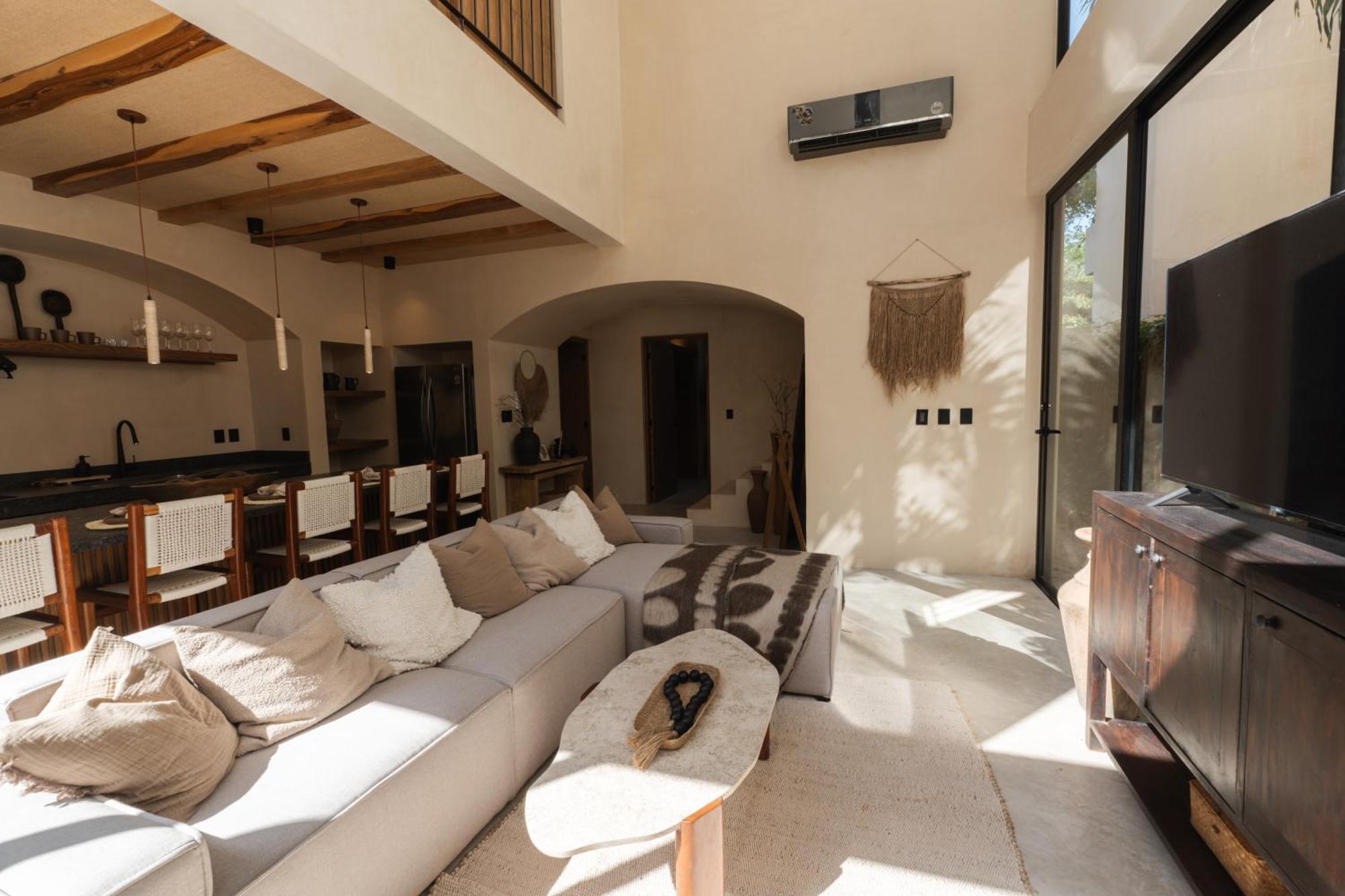 Luxe 3-br With Dual Private Pools