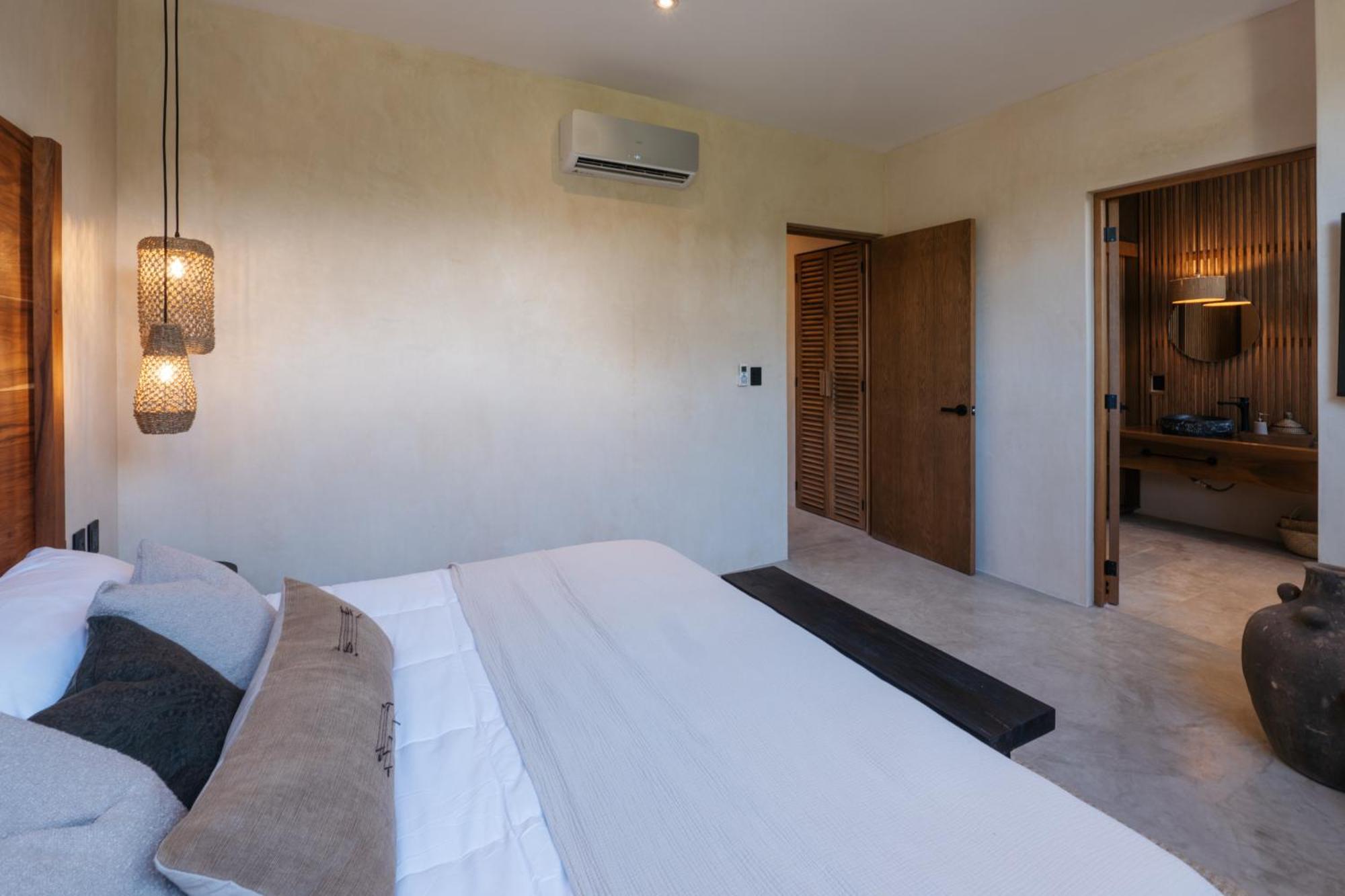 Luxe 3-br With Dual Private Pools