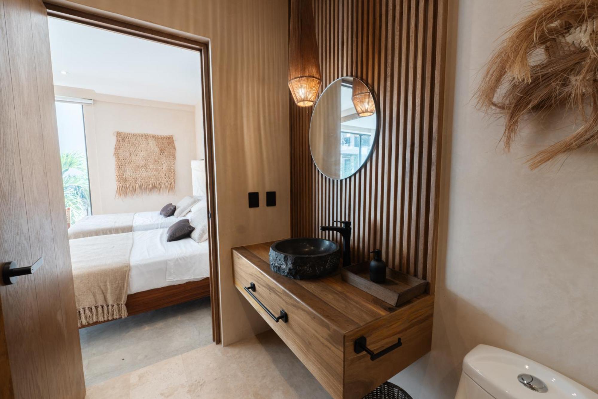 Luxe 3-br With Dual Private Pools